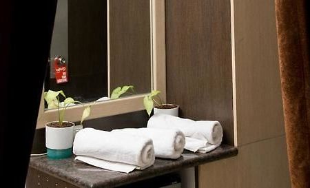 Pacific Inn Huda City Centre Sec 41 Gurgaon Exterior foto